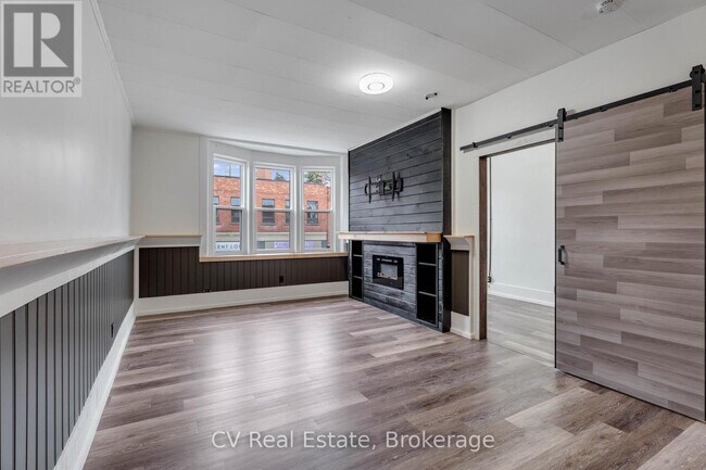 Photo - 43 Manitoba St