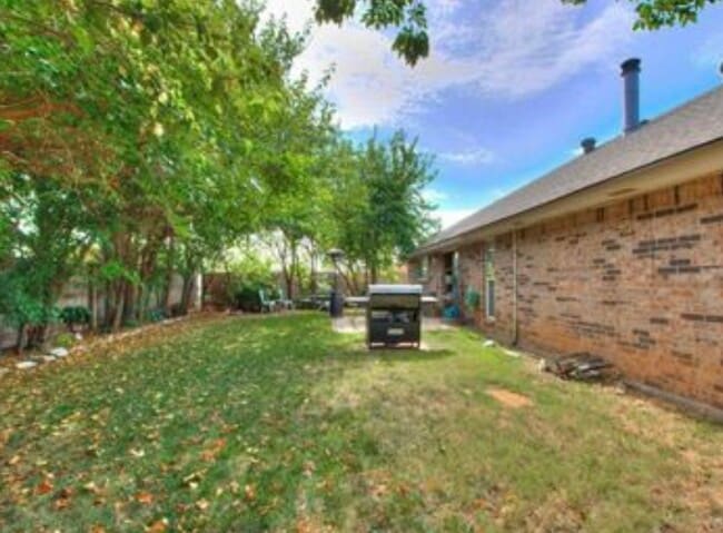 Photo - 11928 SW 7th St