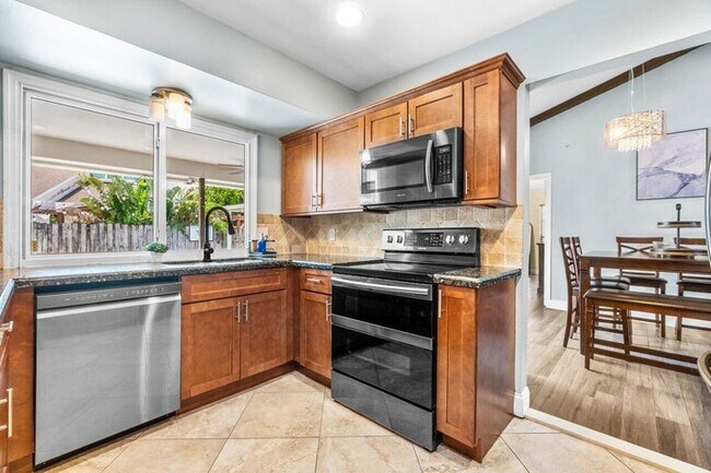 Photo - 1352 Wyndcliff Dr