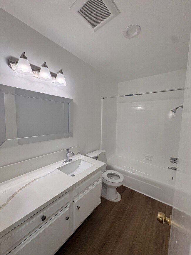 1825 N Gramercy Pl Unit 203