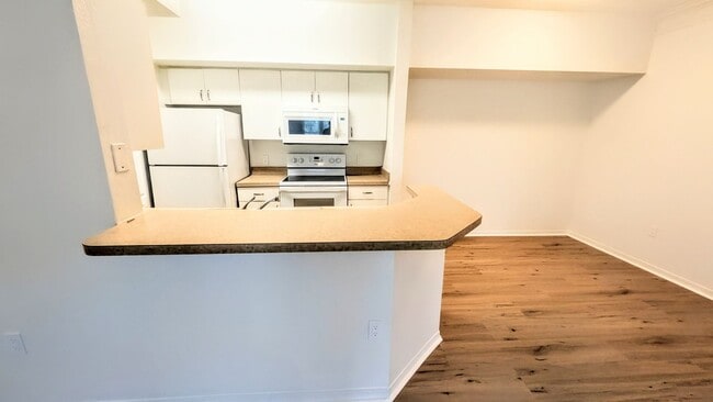 Photo - Annual unfurnished 2/2 condo in luxury development near Legacy Trail and Siesta Key.