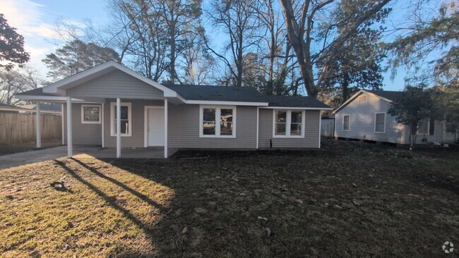 Building Photo - 3 bedroom House