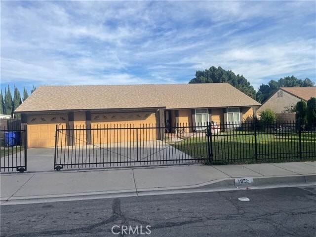 Building Photo - 1053 N Wisteria Ave