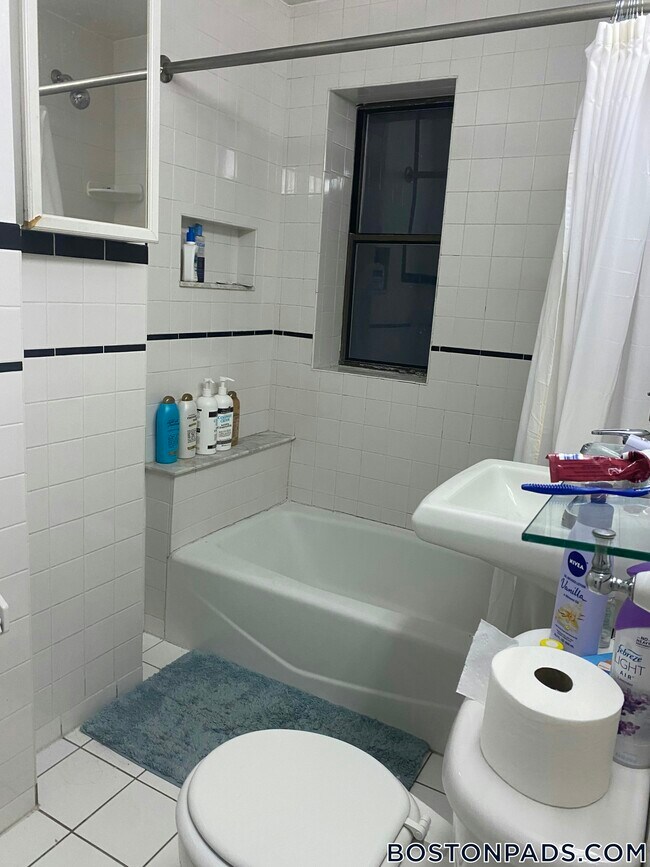 Photo - 45 Westland Ave Unidad 4