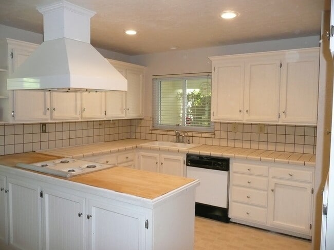 Kitchen - 3882 Yale Way Unit A House