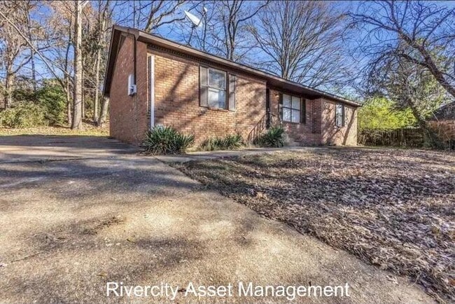 Building Photo - 2733 Woodland Hills Cove