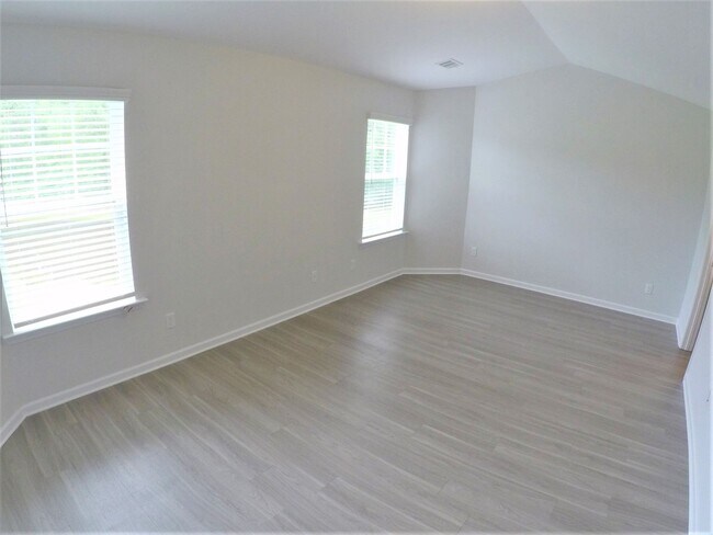 Photo - 18 St Augustine Way