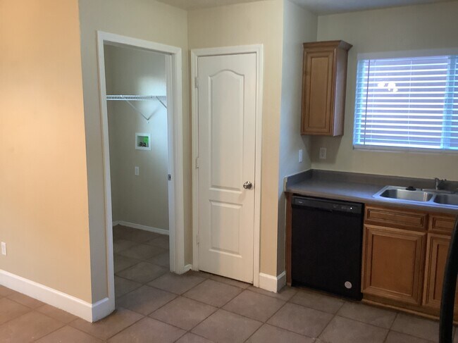 Photo - 6140 Park Hill Ave NW