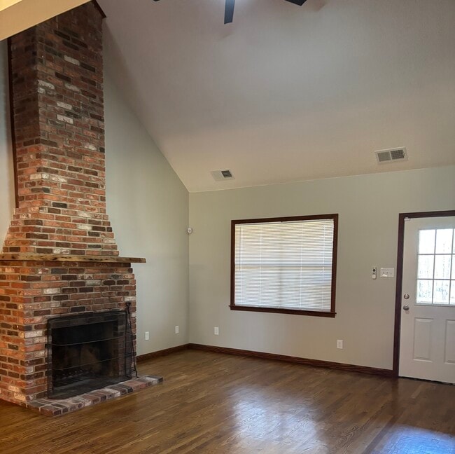 Sala de estar - 7034 Allison Rd