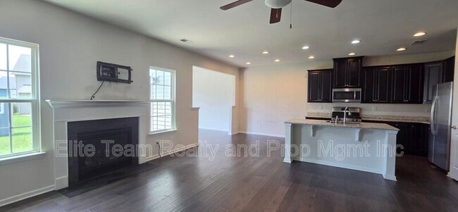 Photo - 7347 Raylee Ave SW