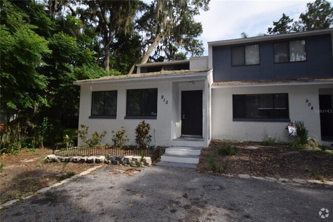 Building Photo - 904 Sumter St Rental