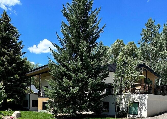 Photo - 1082 The Blvd