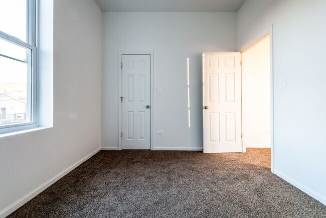 Photo - 1630 S Sawyer Ave Chicago, IL 60623