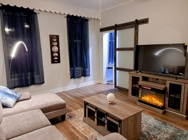 Photo - 1540 W 17th St Unit Apt 2