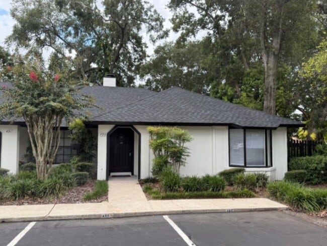 Building Photo - 2 Bedroom-Fully Remodeled, Includes Lawn C... Rental
