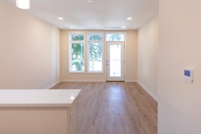 Photo - 102 Westford St