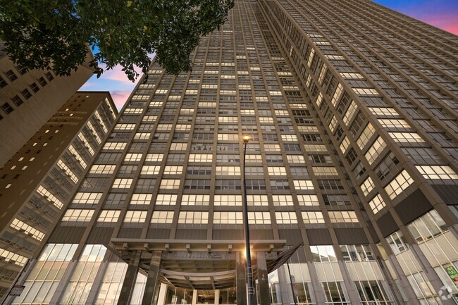 Building Photo - 655 W Irving Park Rd Unit 611 Rental