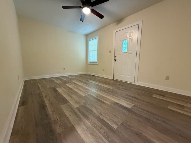 Photo - 307 Reeceburg Rd SE