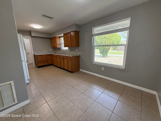 Photo - 1295 Country Club Blvd