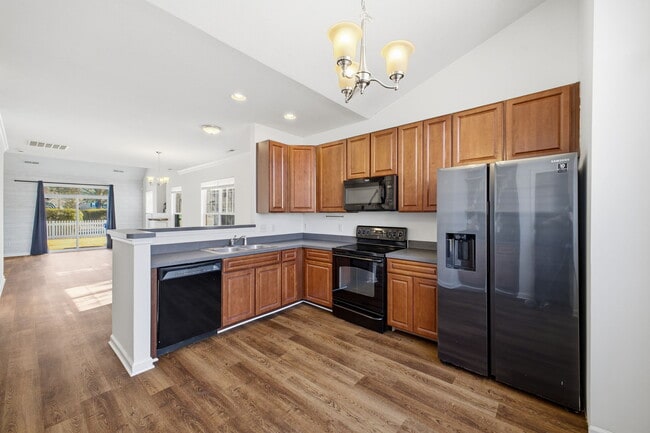 Photo - 2021 Livingston St