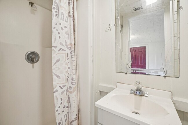 Photo - 302 S Wood St Unidad 2