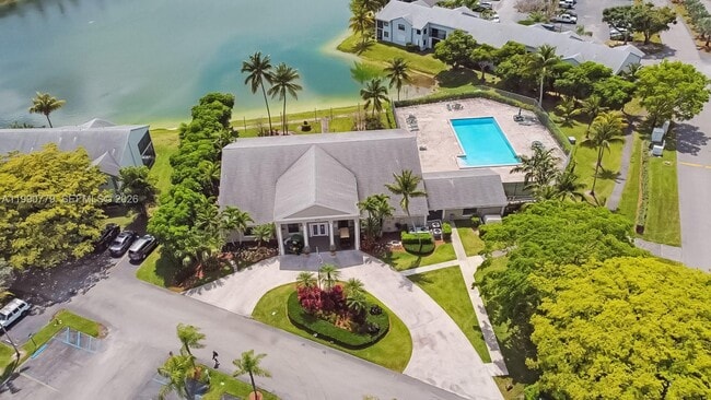 Building Photo - 1150 N Liberty Ave Unit 1150H