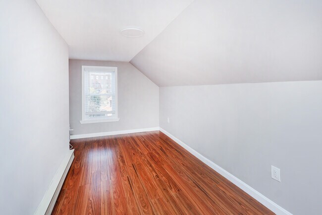 Photo - 15 Saunders St