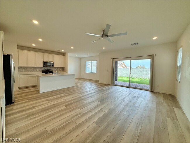 Photo - 4414 Peressini St