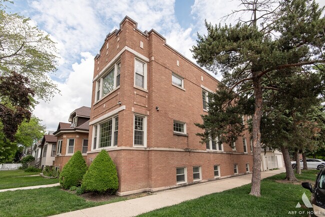 Photo - 3301 N Kilbourn Ave