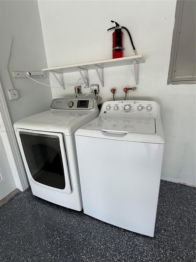 Photo - 1721 NE 48th Ct