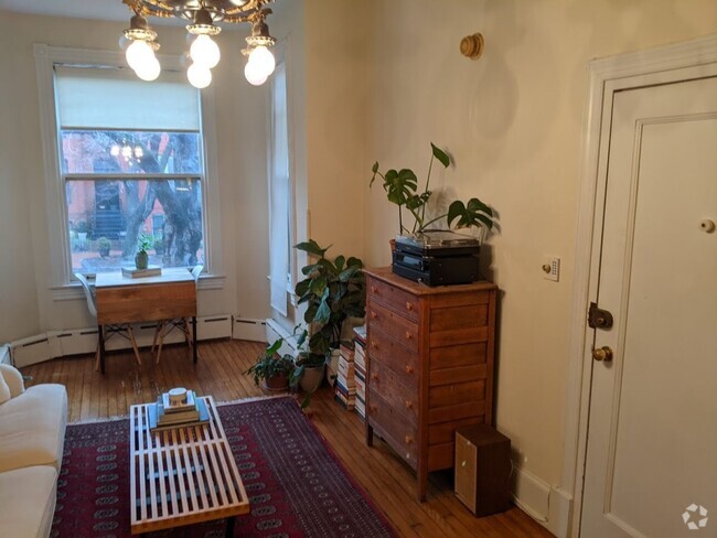 Building Photo - Great location, well-maintained vintage bu... Unit # 1 Rental