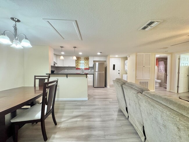 Photo - Furnished Apartment - Auburndale