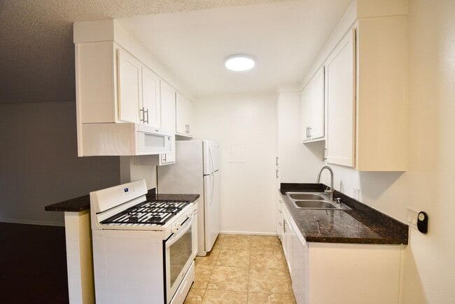 Photo - 7101 Haskell Ave Unit 06