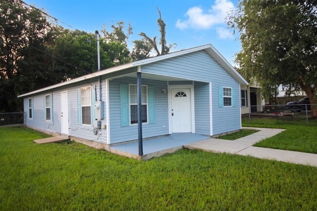 3BR Pensacola Home Near Blue Wahoos Stadium & Fenced Backyard!