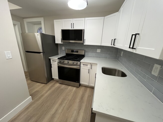 Building Photo - 17 M St Unit b