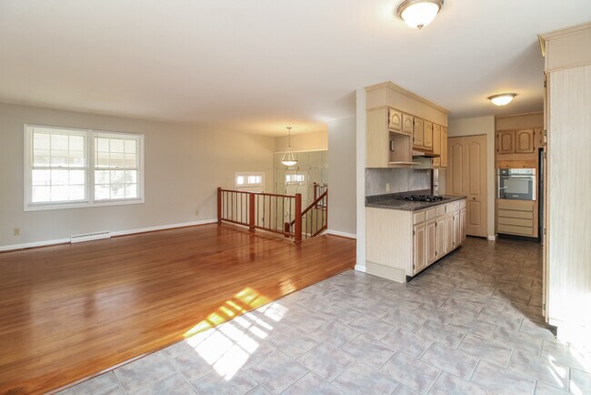 Photo - 310 Anchor Dr