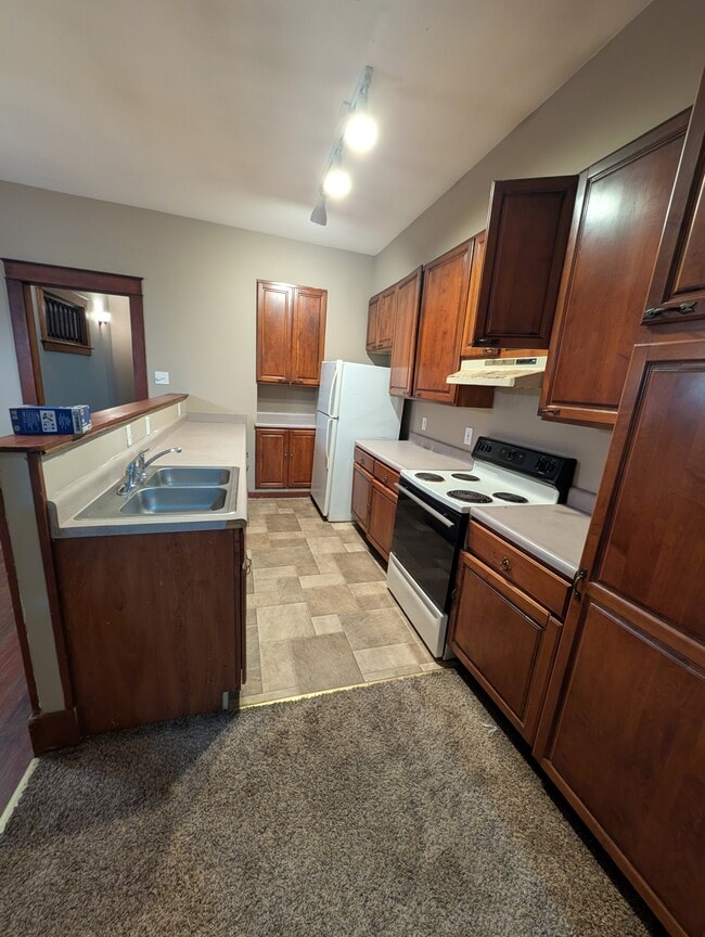 Photo - 516 NE Twiss Ave