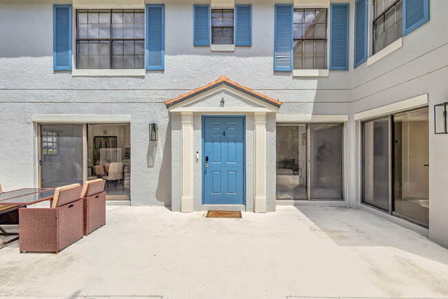 355 Prestwick Cir