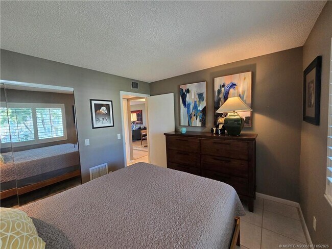 Photo - 5564 NE Gulfstream Way
