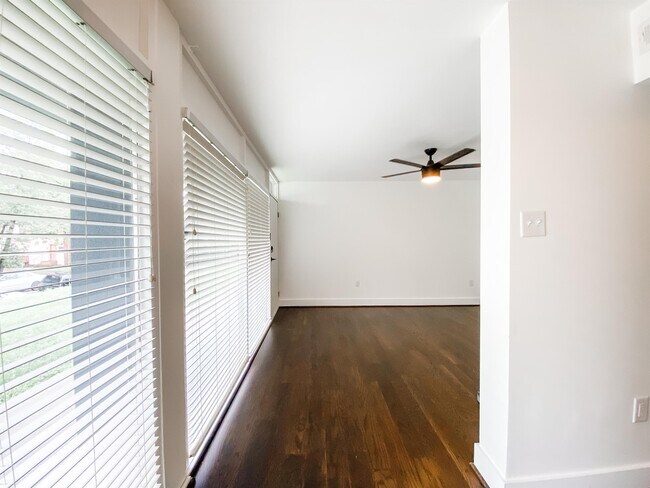 Photo - 2990 Rhodes Cir S