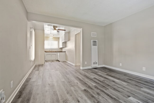 Photo - 4520 Hazeltine Ave