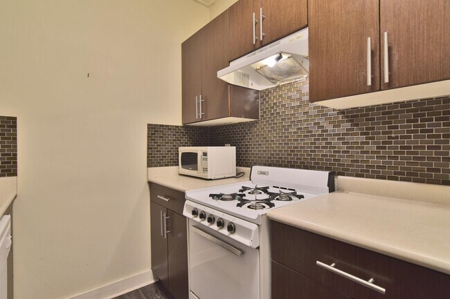 Photo - 935 Jervis St Unit 5