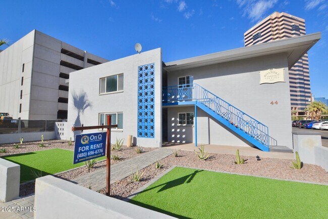 Building Photo - 44 E Roanoke Ave Unit 4