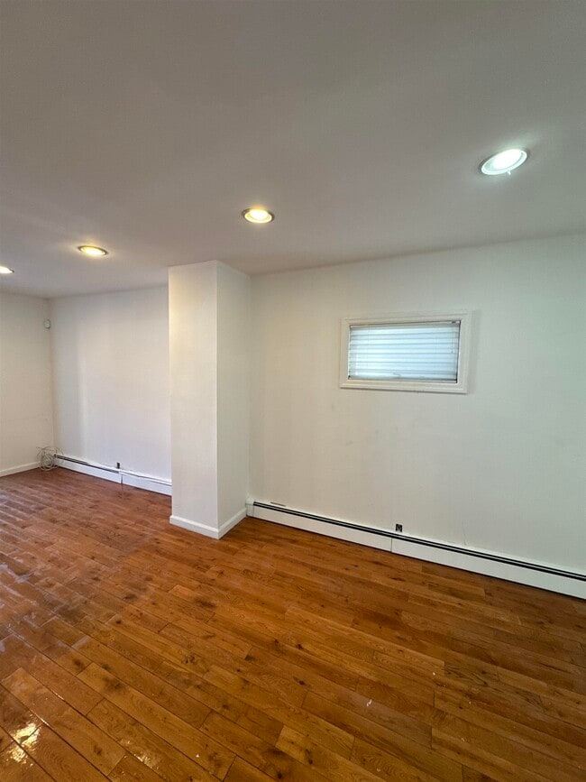 Photo - 98 W 27th St