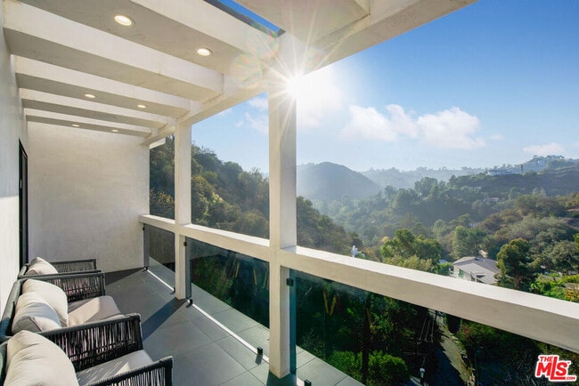 Photo - 2515 Thames St