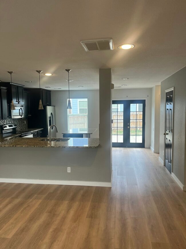 10418 Forester Pl