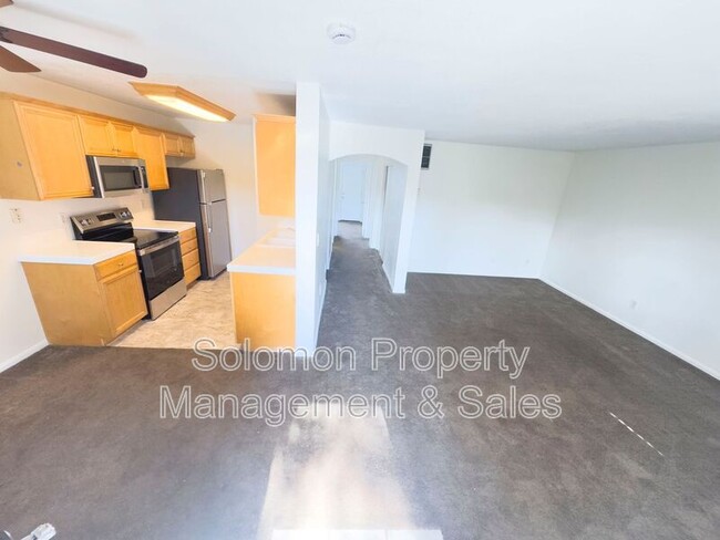 Photo - 2094 E Grand Ave Unidad #2