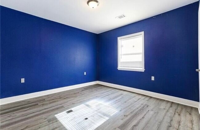 Photo - 1916 Moss St