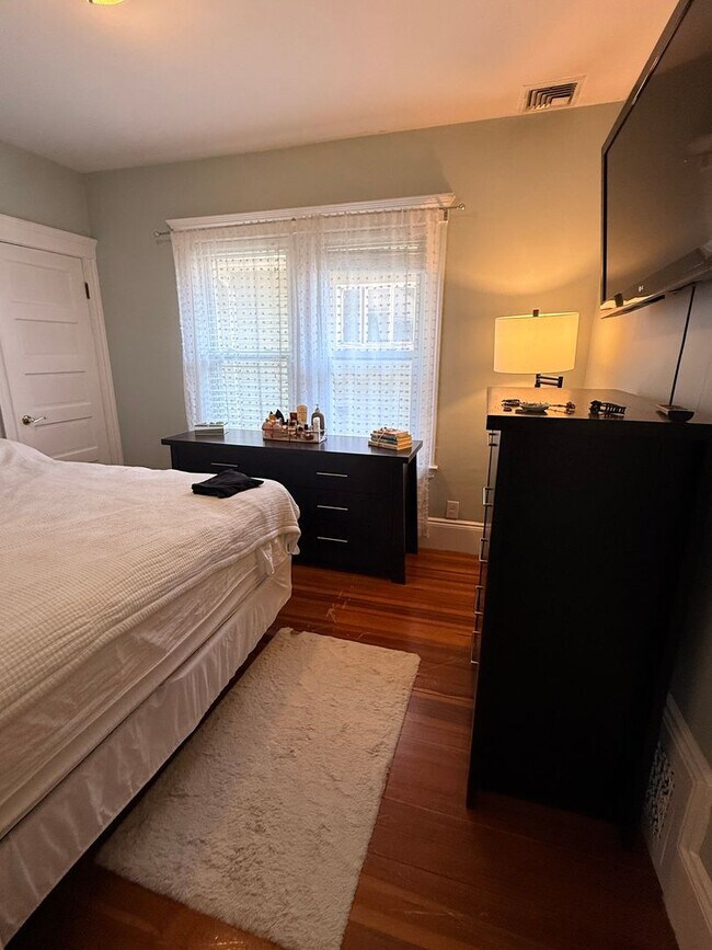 Photo - Beautiful, Spacious 2.5 bed in Brighton w/ Parking and Private Laundry!