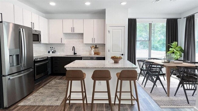 Elwood Apartments - Elwood Apartments